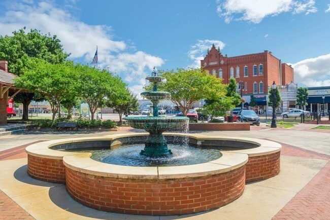 Building Photo - 204 Mill St