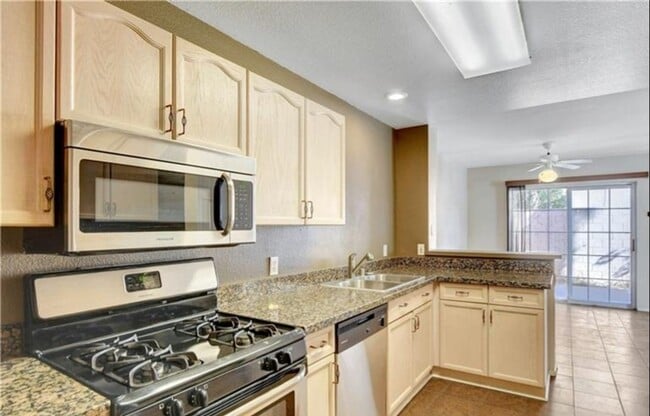 Building Photo - LIMITED TIME ONLY! $500 OFF SECOND MONTHS RENT! Inviting home with open layout in a prime Northwe...