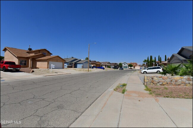 Building Photo - 3112 Tierra Ayala Dr