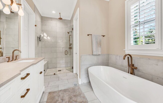 Building Photo - Franklin Gem Walking Distance to Downtown!