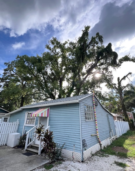 Primary Photo - 206 E Hanna Ave