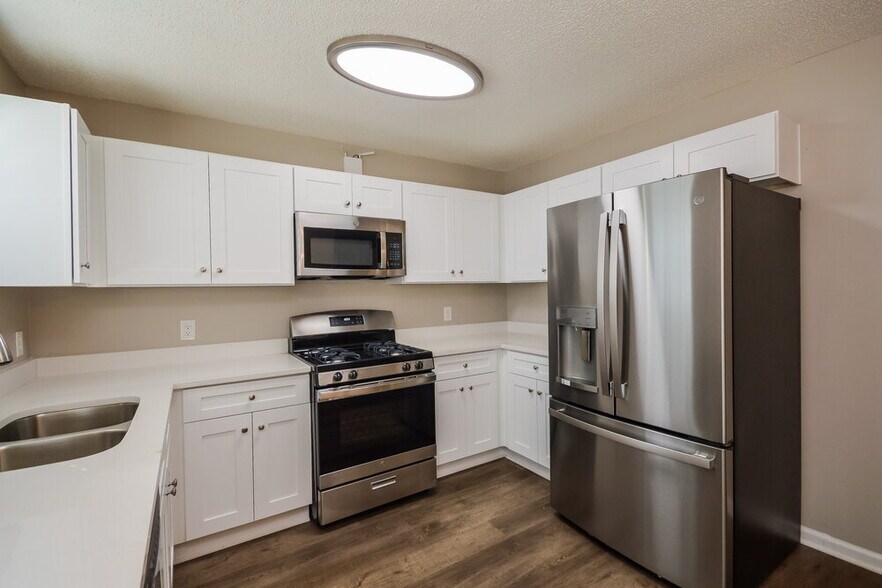 Building Photo - 608 Fieldcrest Dr