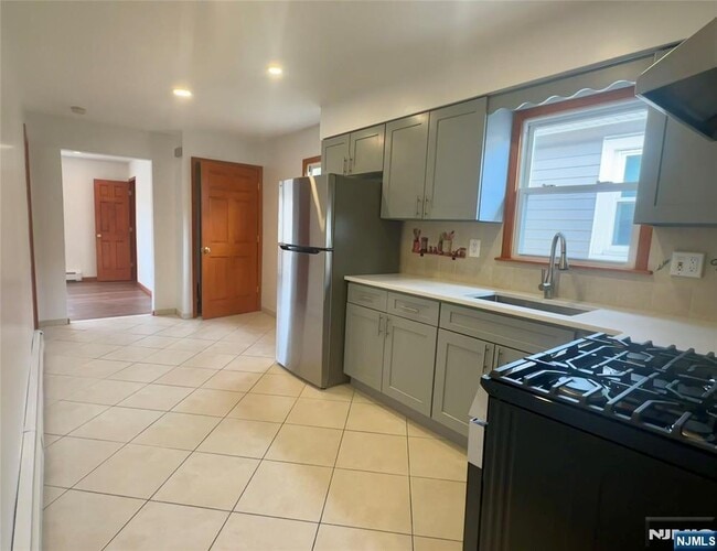 Building Photo - 17 Hamilton St