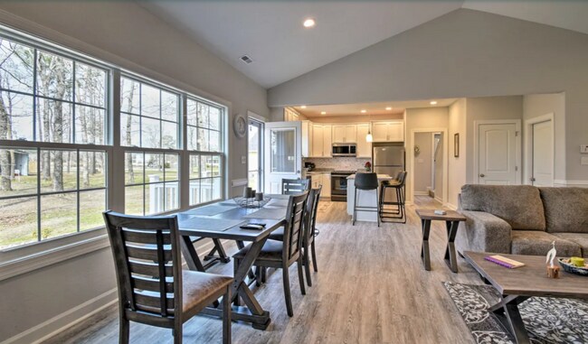Building Photo - 29362 Stuarts Way