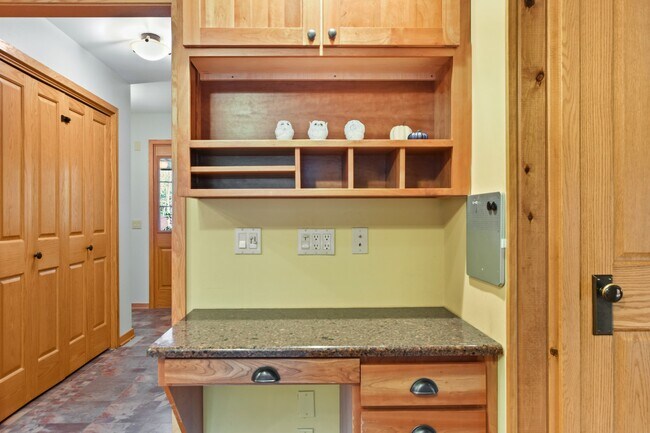 Building Photo - 1889 Paddock Pl