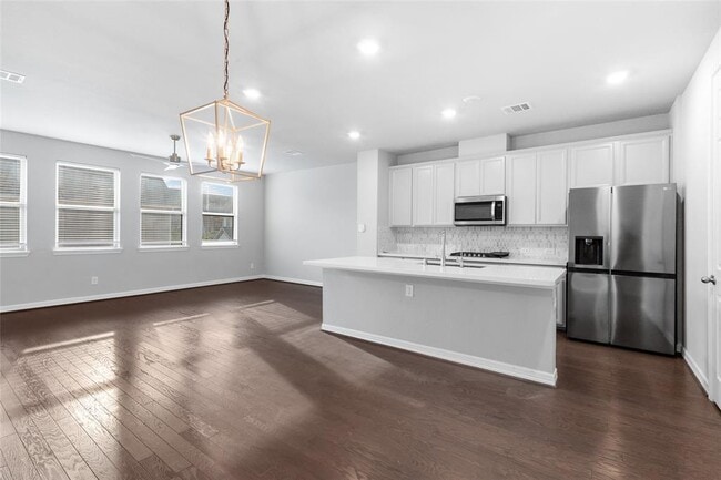 Building Photo - 9521 Towne Lake Pkwy