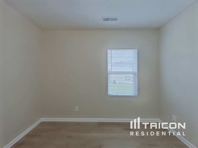 Building Photo - 7502 Spring Spruce Ln
