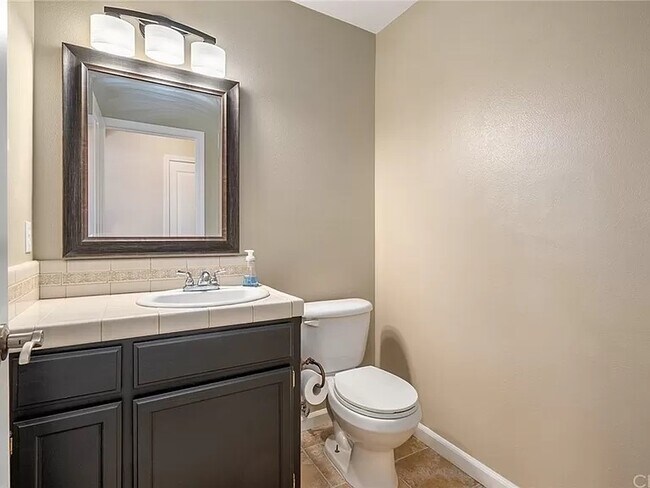 Guest Bathroom - 833 Marlbank Pl