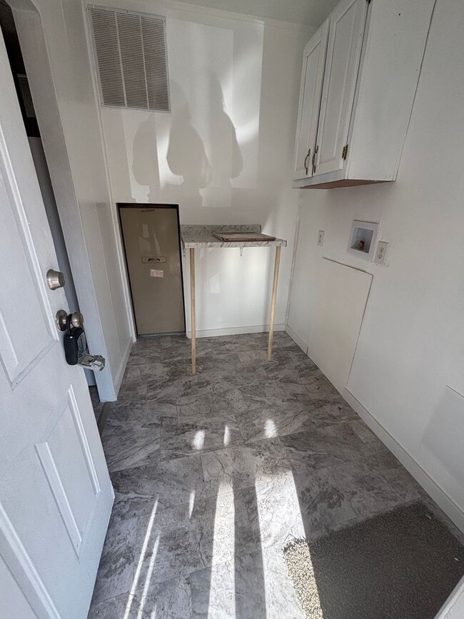 Building Photo - Fully upgraded and remodeled. Coming Soon!