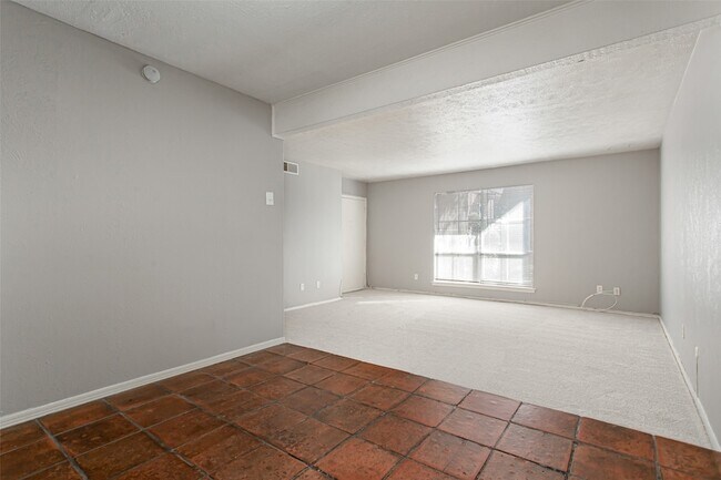 Building Photo - 10248 Regal Oaks Dr