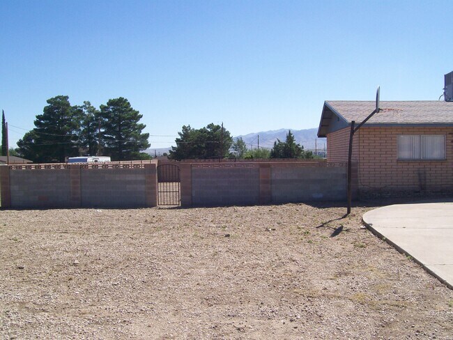 Building Photo - 3706 Martingale Dr