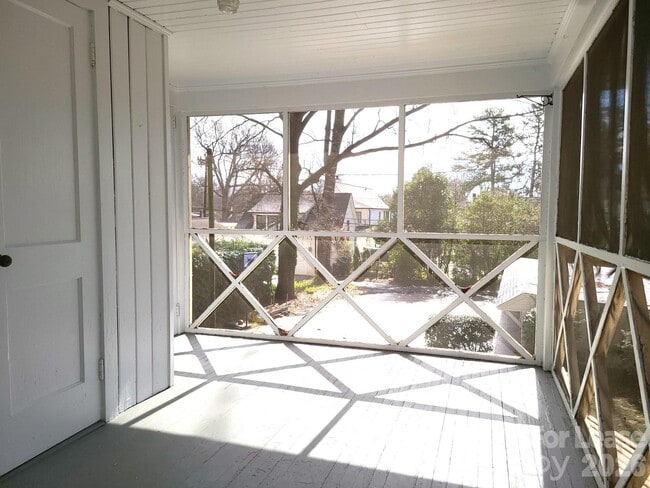 Building Photo - 2245 Crescent Ave