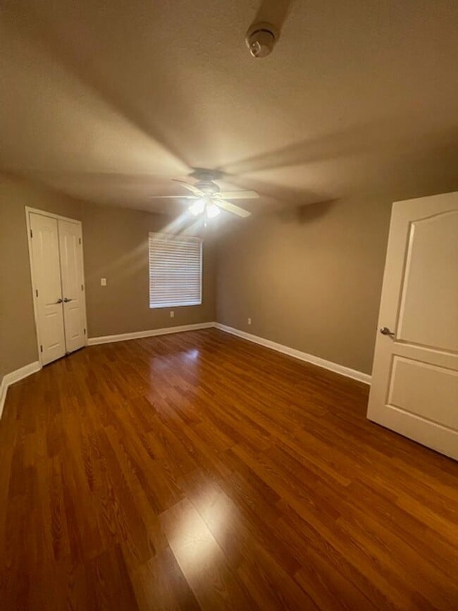 Building Photo - GREAT DOWNSTAIRS UNITIN GATED COMMUNITY LO...