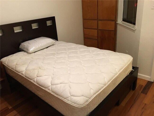 Building Photo - 3316 Guadalupe St