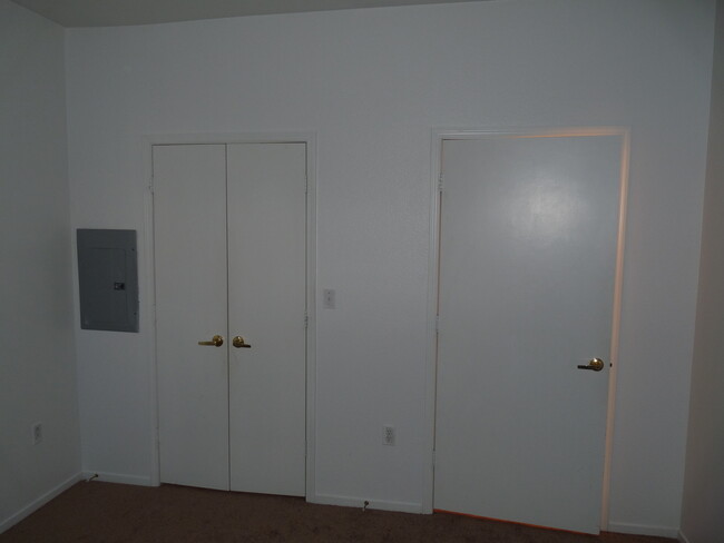 Building Photo - SOUTHWEST 2 BEDROOM, 2 BATH CONDO IN GATED...