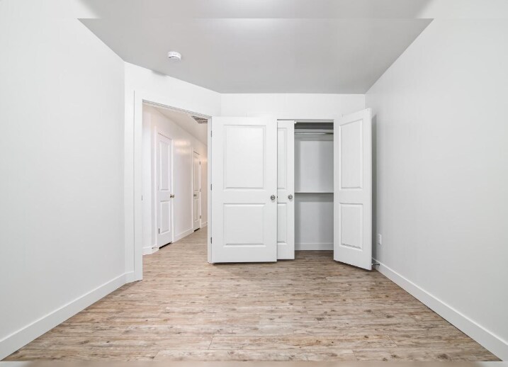 Building Photo - 1055 W Province Way
