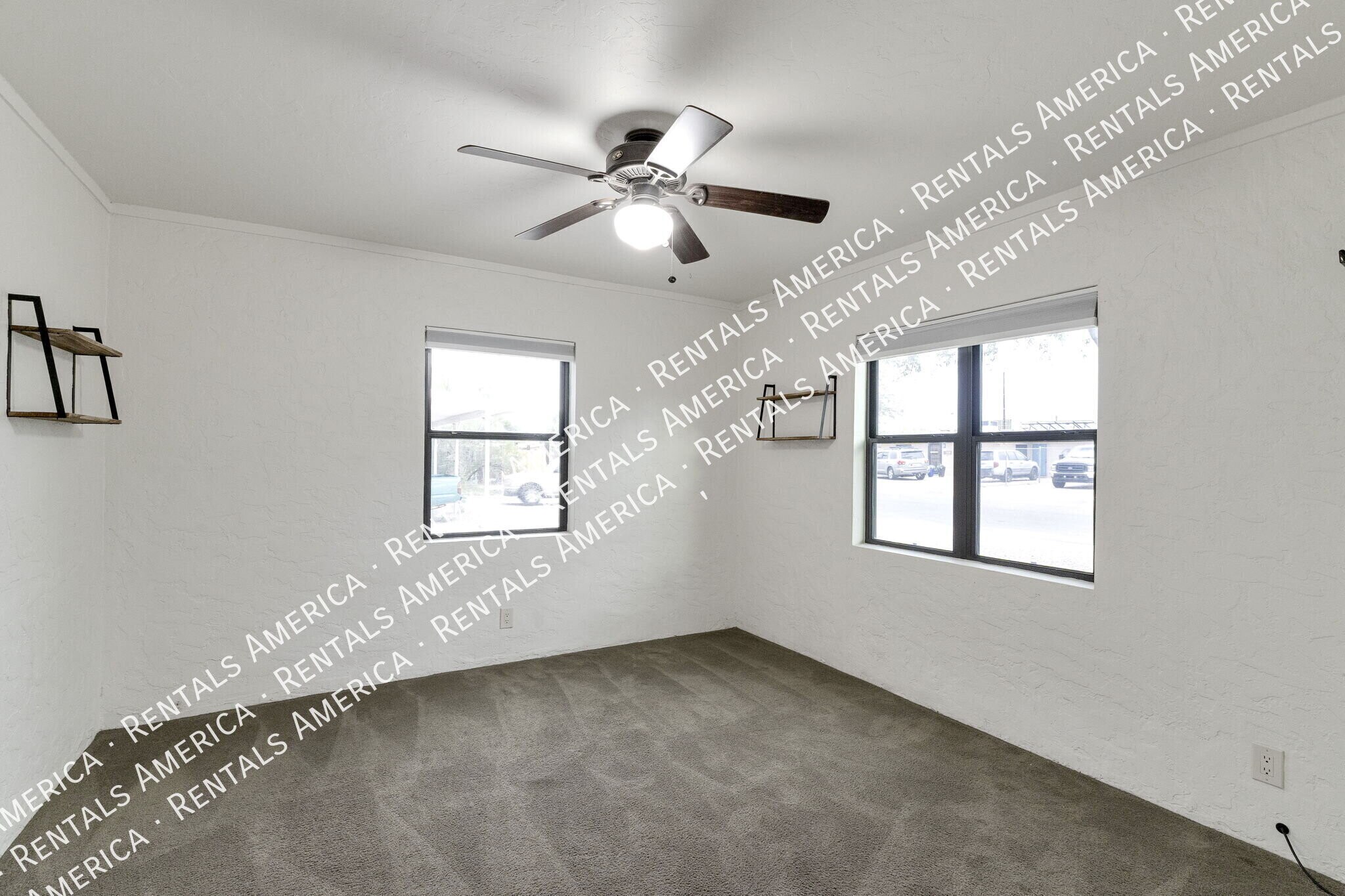 Building Photo - 4841 E 3rd St