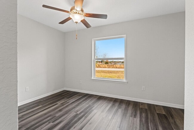 Building Photo - 3229 Dolphin Dr