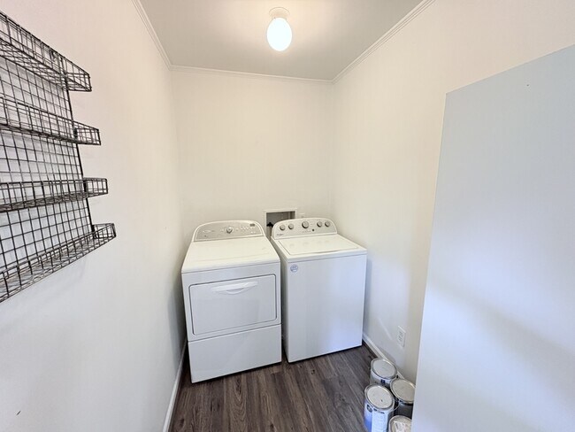 Building Photo - 4077 Brookfield Dr