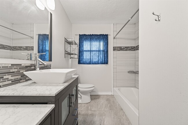 Building Photo - 3003 Topham Cir