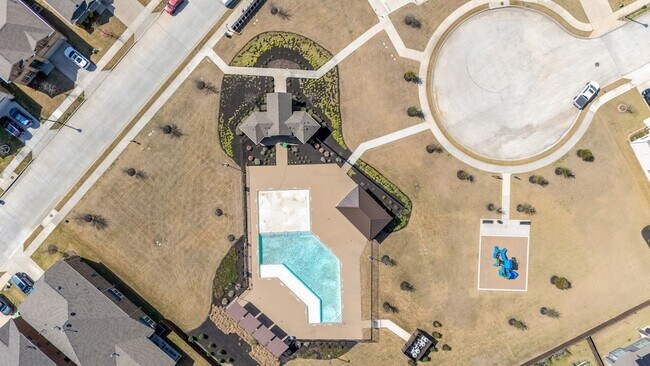 Building Photo - 1352 Lake Grove Dr