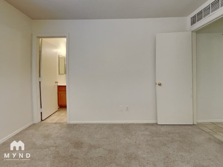 Building Photo - 1886 E Cowboy Cove Trail