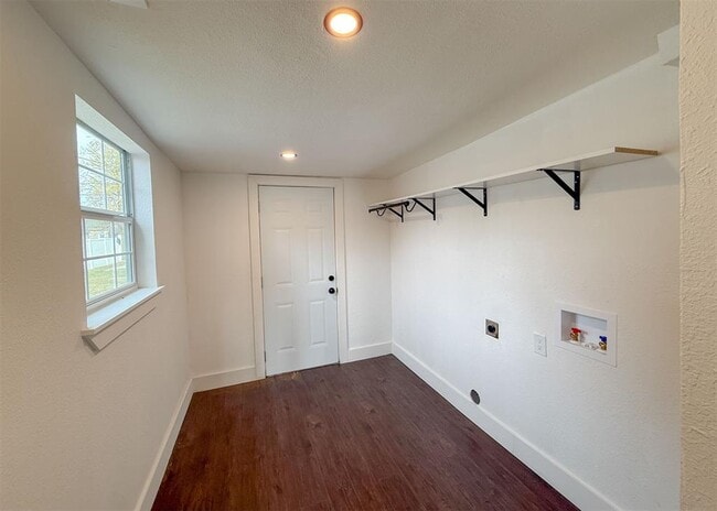 Building Photo - 203 W Dale St