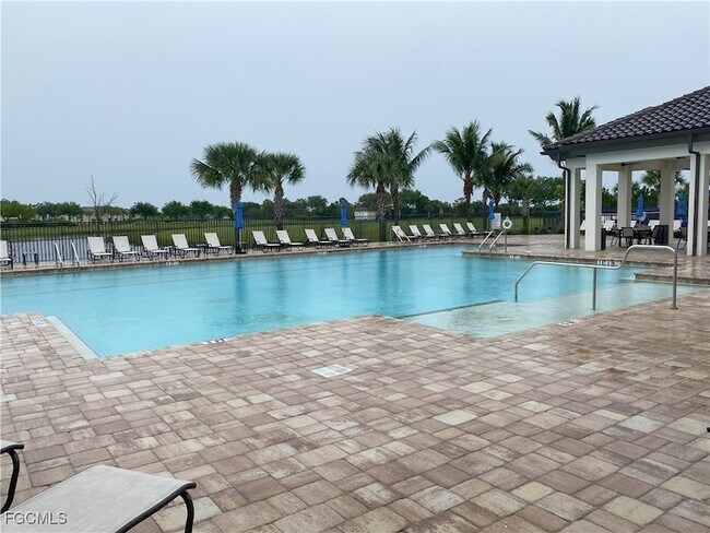 Building Photo - 3261 Altimira Dr