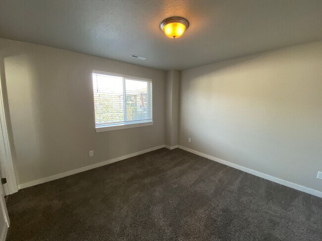 Building Photo - 61539 Aaron Way