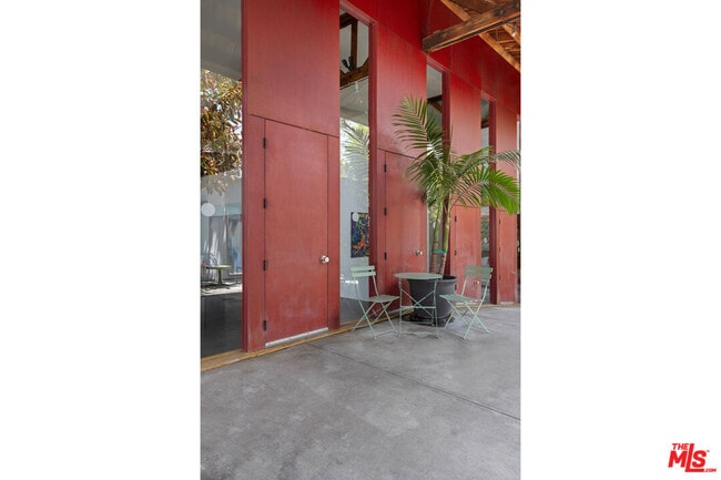 Building Photo - 718 N Figueroa St