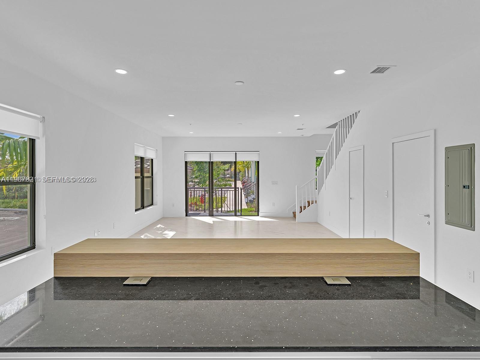 Building Photo - 6130 SW 36th Ct