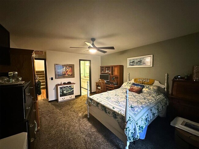 Building Photo - 6913 N Spinnaker Ln