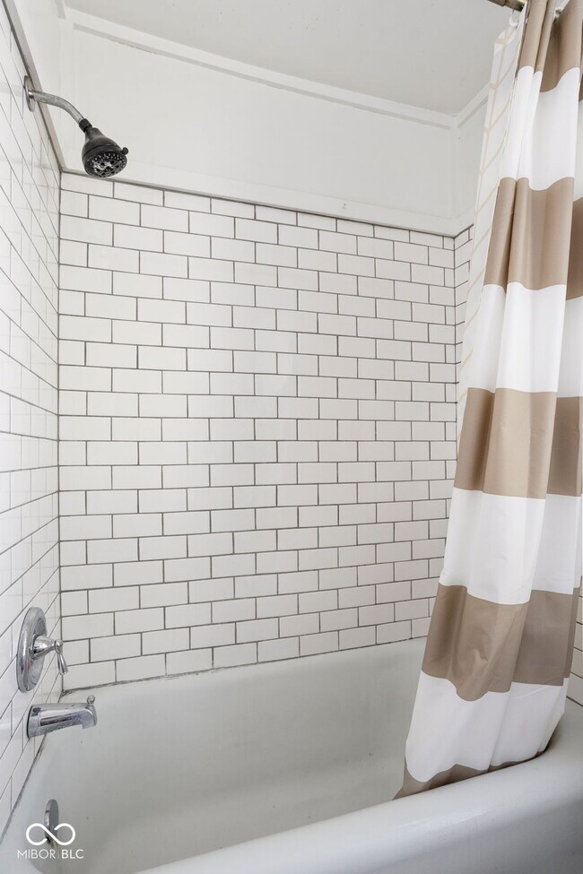 Building Photo - 784 Woodruff Pl E Dr