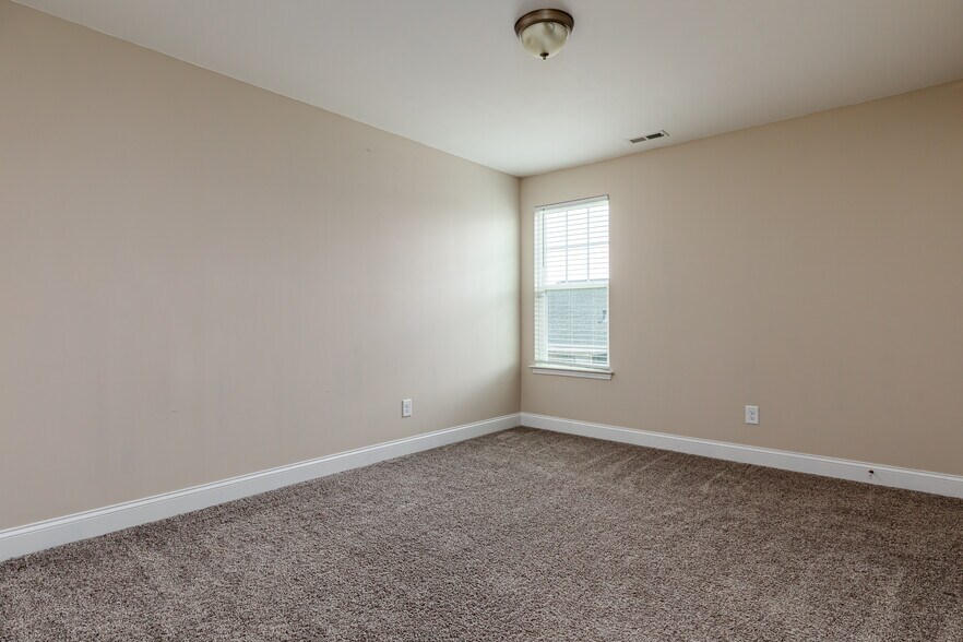 Building Photo - 290 Brentmoor Dr