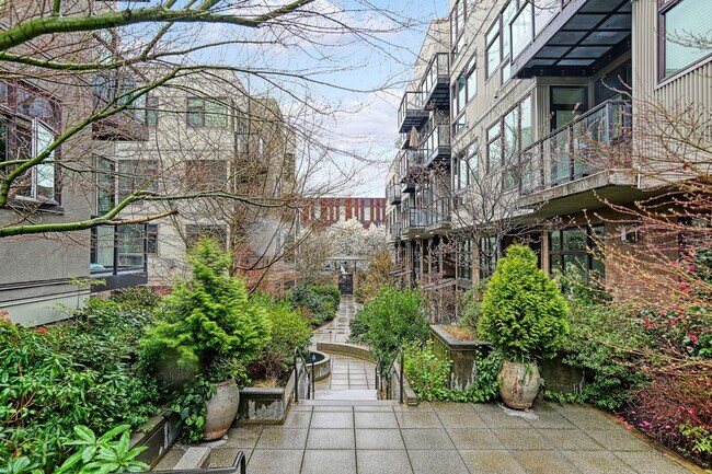 Building Photo - 2Bd/2Ba Seattle Condo