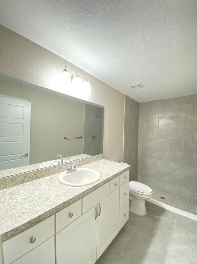Building Photo - Custom Home - Desirable SE Ocala Neighborhood 3/2/2 **Won't Last**