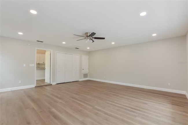 Building Photo - 304 Sir Lawrence Dr