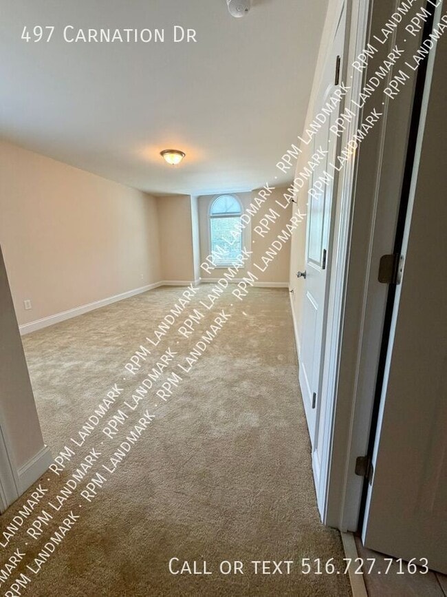 Building Photo - 497 Carnation Dr