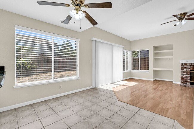 Building Photo - 880 Woodsong Ln