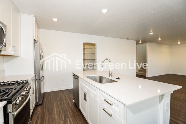 Building Photo - 896 Knowledge St