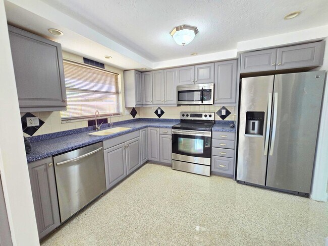Building Photo - Charming 2BR/ 2BA/ 2 Car Garage - Near Phillippi Creek