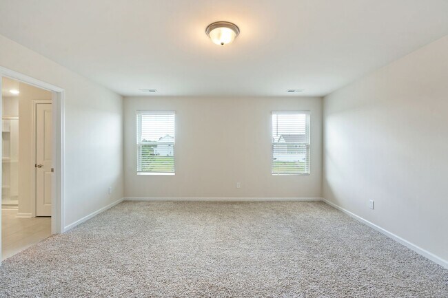 Building Photo - Convenient, Spacious and Move-in Ready 5 Bed/3 Bath Home in Mebane