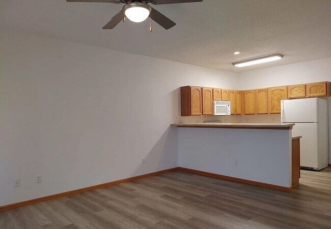 Building Photo - 50 Thistle Ct
