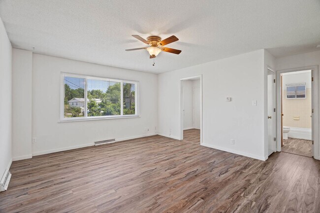 Building Photo - Charming & Newly Updated 2BR Duplex with F...
