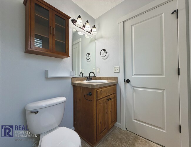 Building Photo - Charming 3BR/2.5BA Beaverton Home in Prime Location
