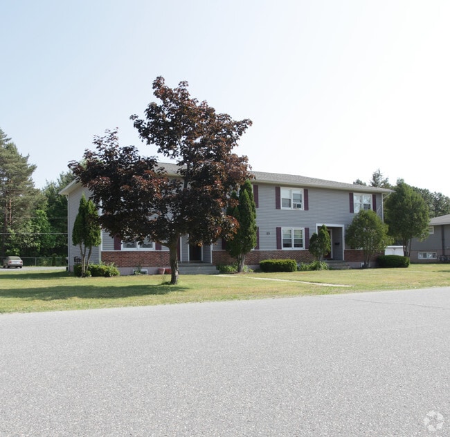 Building Photo - 6-15 Manor Dr