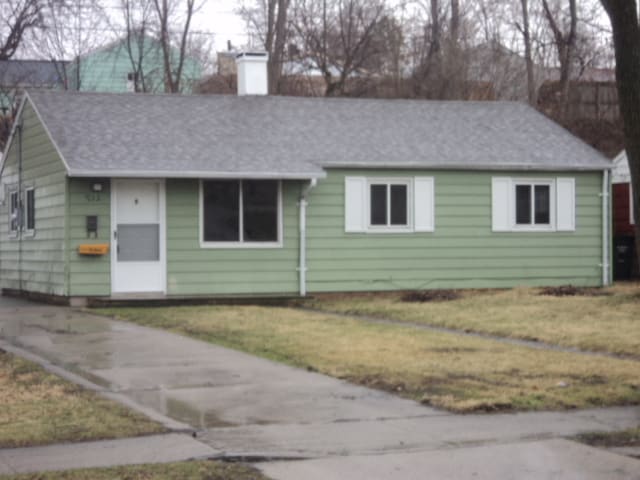 Building Photo - 922 Ridgedale Rd
