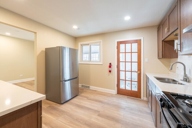 Building Photo - 15222 Huntington Ct