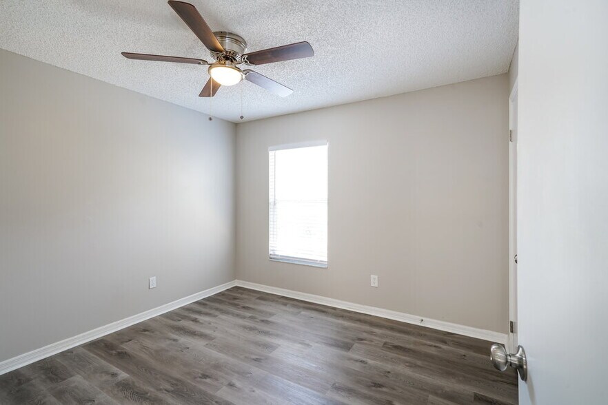 Building Photo - 1831 Coyote Pl