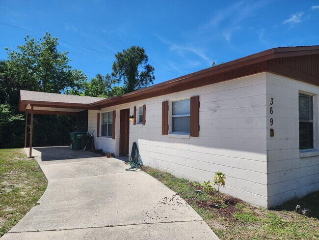 Building Photo - 369 Diamond St